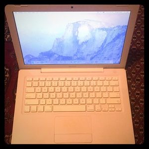 Apple MacBook Laptop